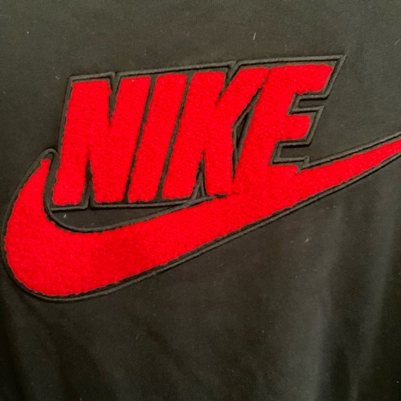 Nike top - Picture 2 of 4